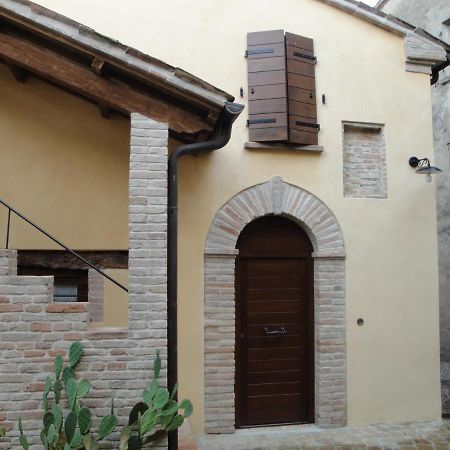 Al Castello Hotell Tavullia Exteriör bild