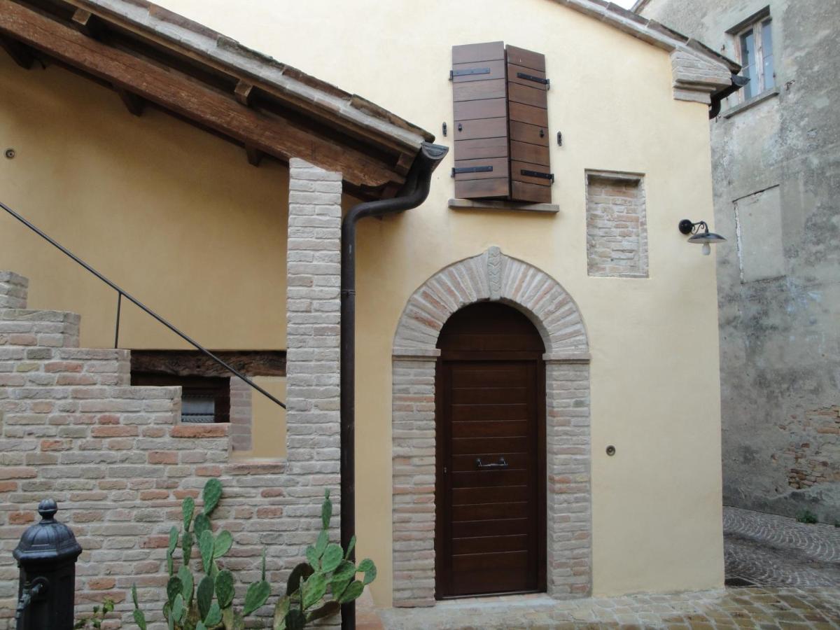 Al Castello Hotell Tavullia Exteriör bild