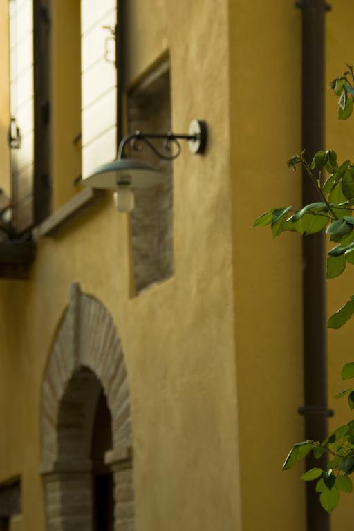 Al Castello Hotell Tavullia Exteriör bild