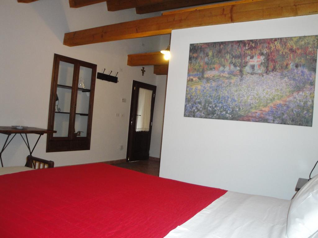 Al Castello Hotell Tavullia Rum bild