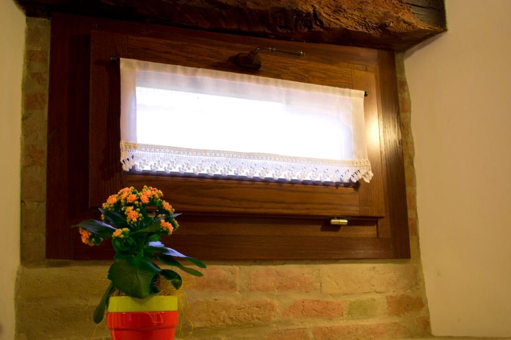 Al Castello Hotell Tavullia Rum bild