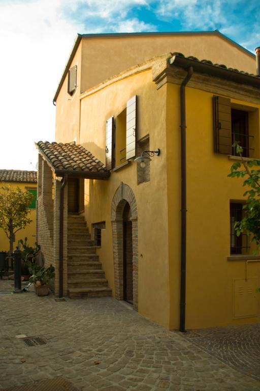 Al Castello Hotell Tavullia Exteriör bild